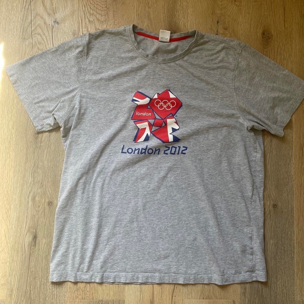 Vintage Gray Short Sleeve Tee with Cartoon Graphic